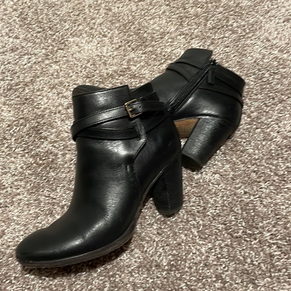 VGUC Cole Haan Black Hayes Belt Booties in Black - Picture 12 of 14